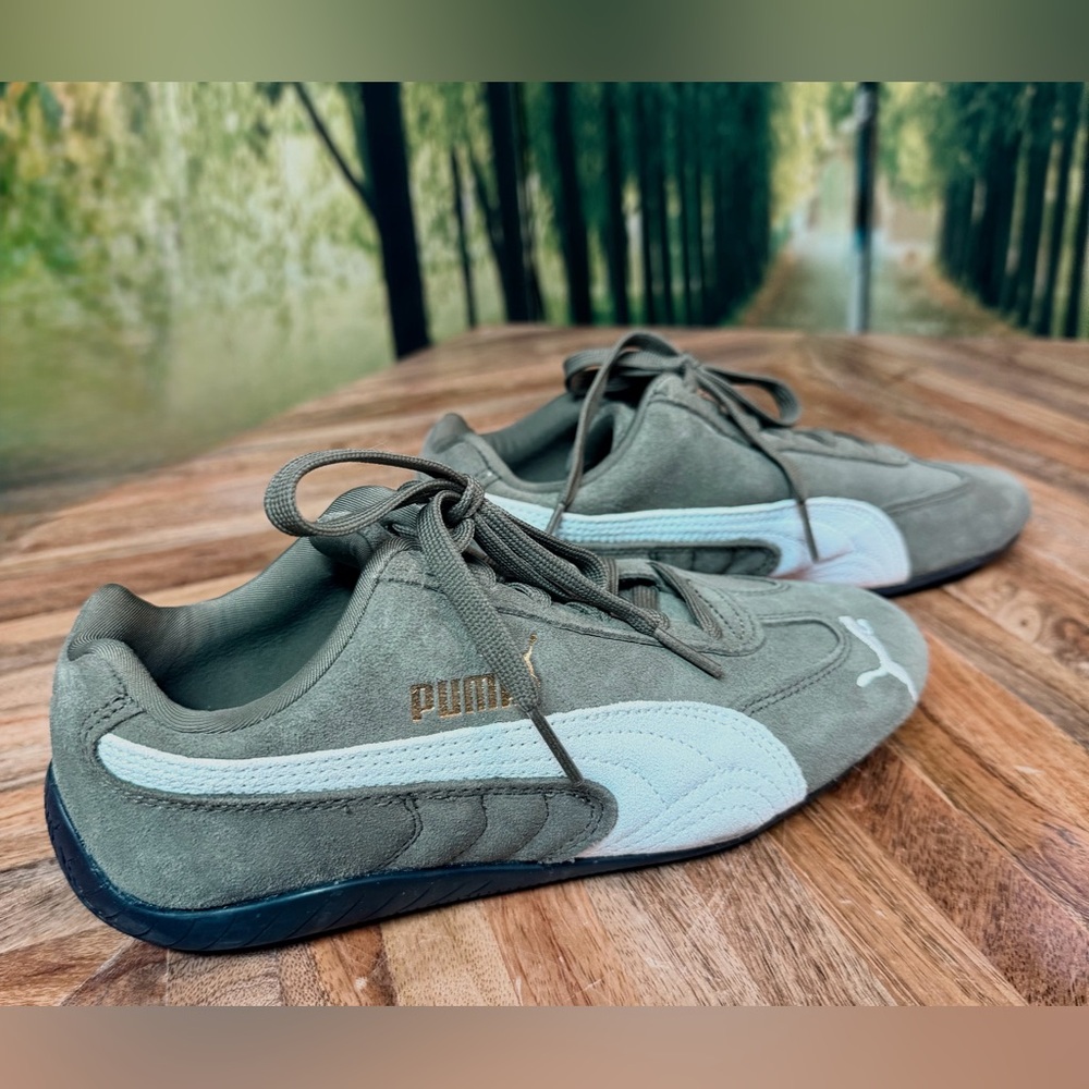 Puma Speedcat Sneakers Sz 36 EUC Loden Green & white Suede sz 6 women/4.5 men - Picture 3 of 7